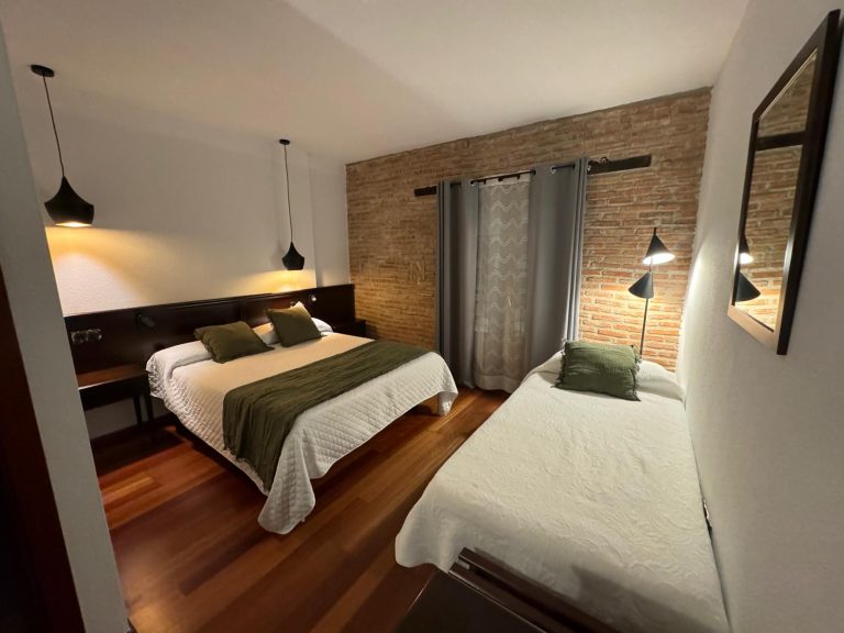 hospedium-hotel-la-fuente-habitacion-standard-10-768x576