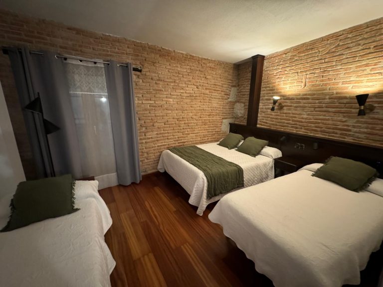 hospedium-hotel-la-fuente-habitacion-standard-12-768x576