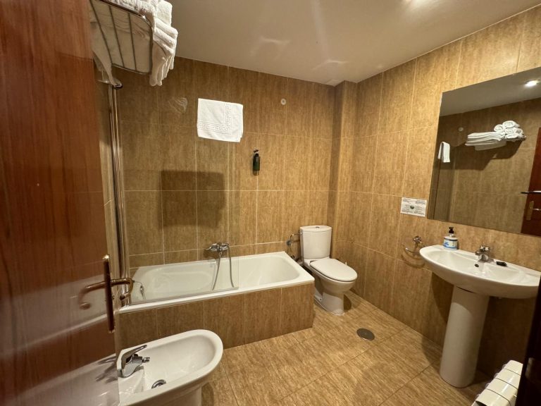 hospedium-hotel-la-fuente-habitacion-standard-15-1-768x576