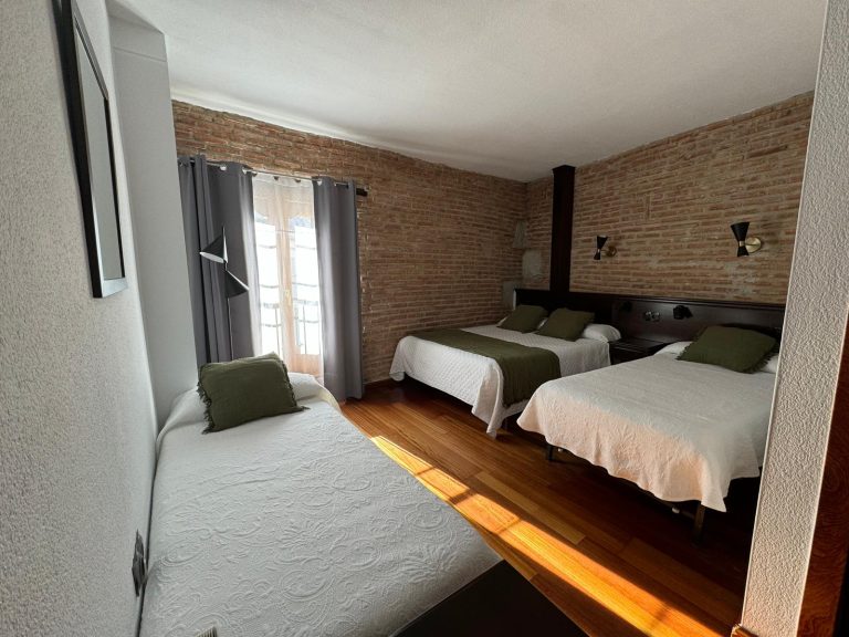hospedium-hotel-la-fuente-habitacion-standard-32-768x576